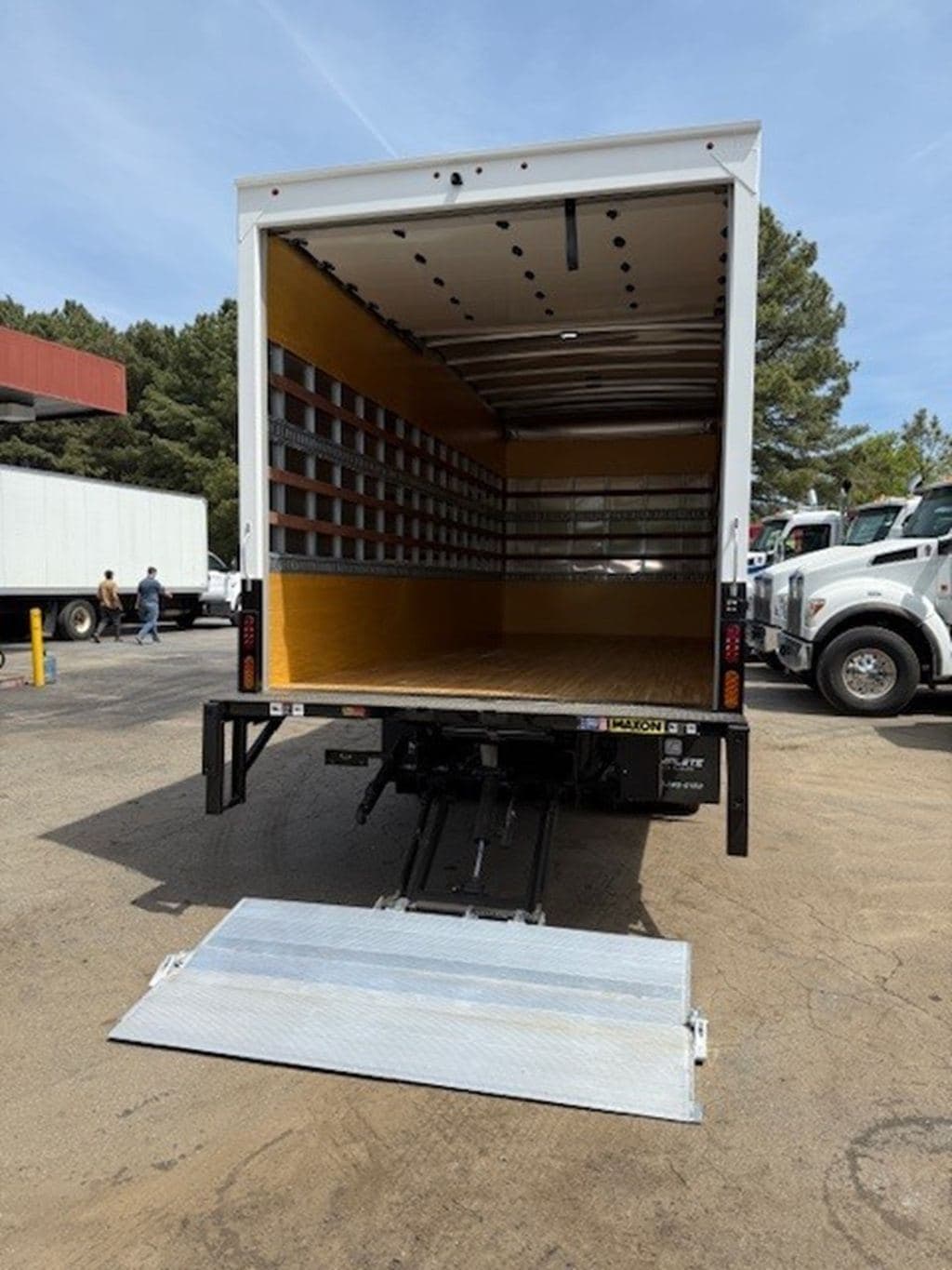 New 2025 ISUZU NRR image 3