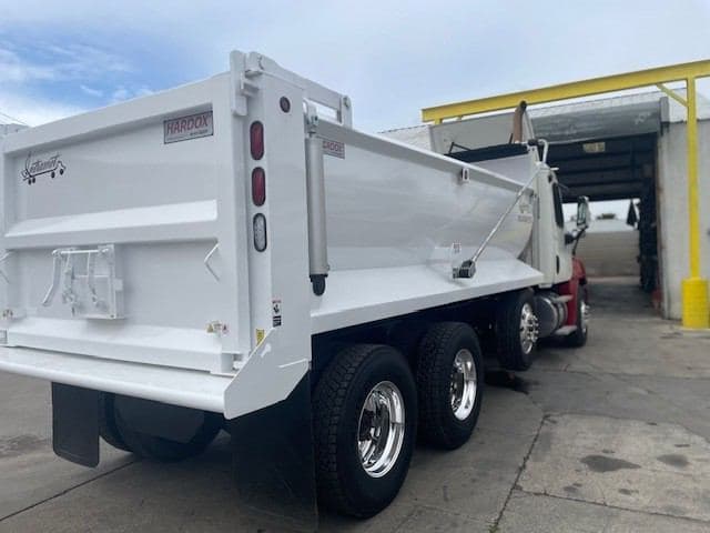 2019 Freightliner Cascadia 113 image 8