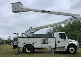 2016 Freightliner M2 106 image 8
