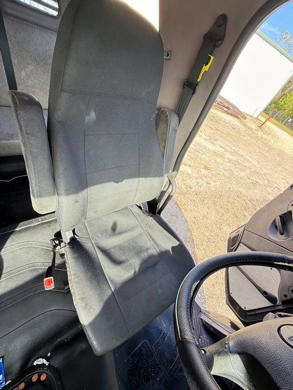 2021 Freightliner M2 image 10