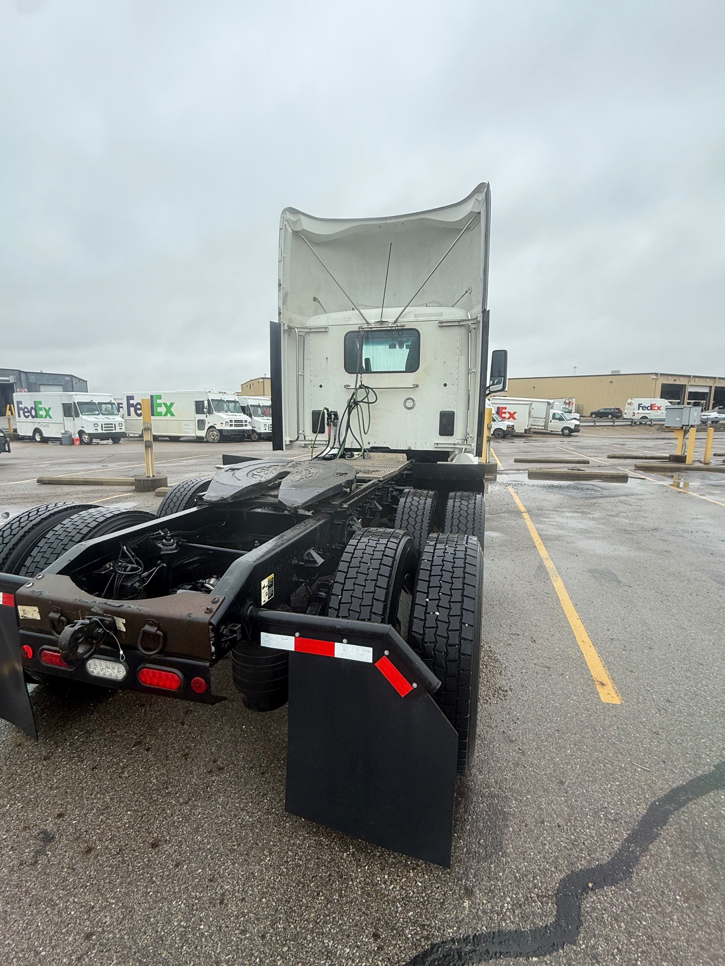 2021 Peterbilt 579 image 6
