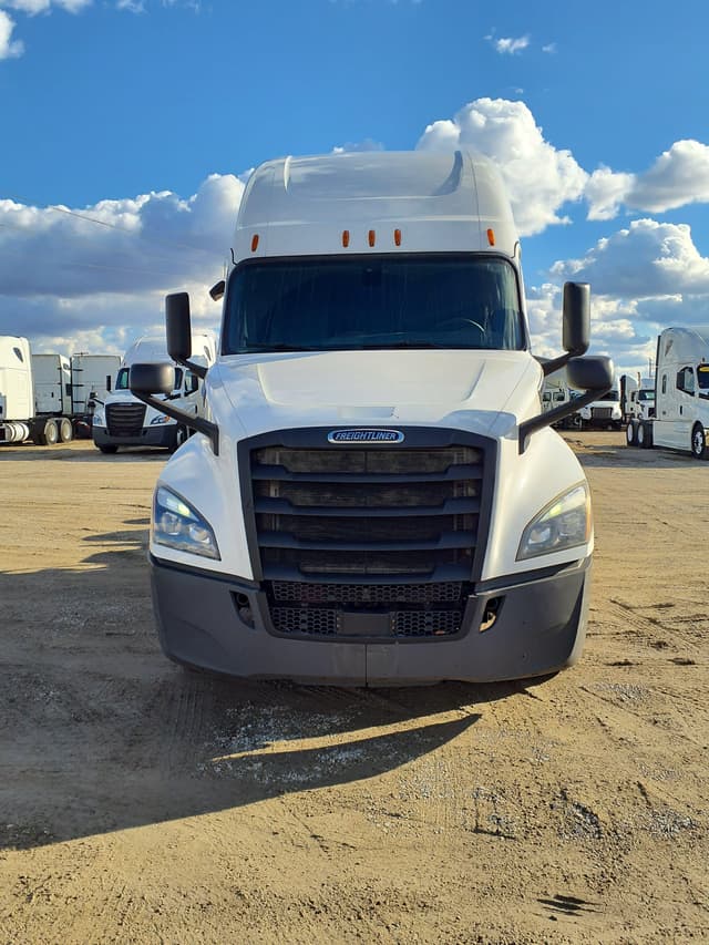 Used 2018 FREIGHTLINER/MERCEDES Conventional - Sleeper Truck