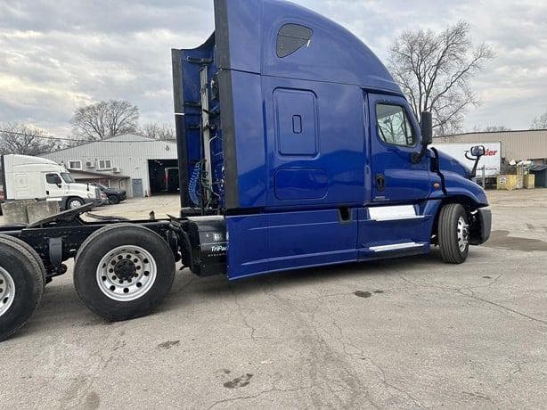 2018 Freightliner Cascadia image 12