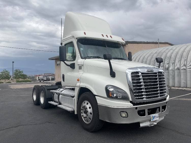 2018 Freightliner Cascadia image 2