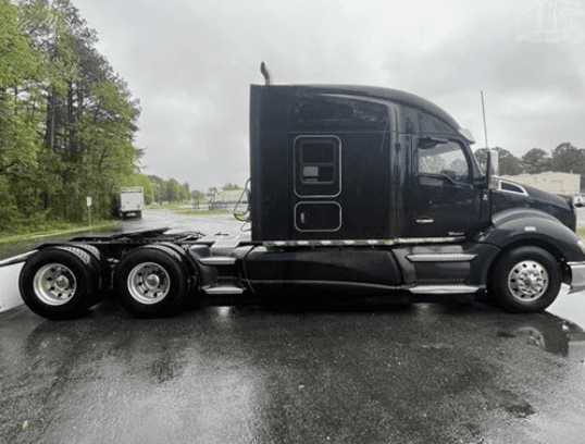 2020 Kenworth T680 image 2