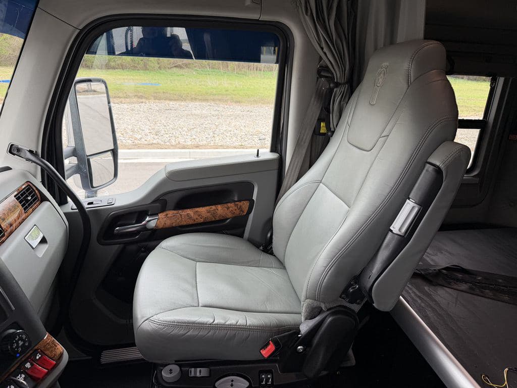 Used 2020 KENWORTH T880 image 18