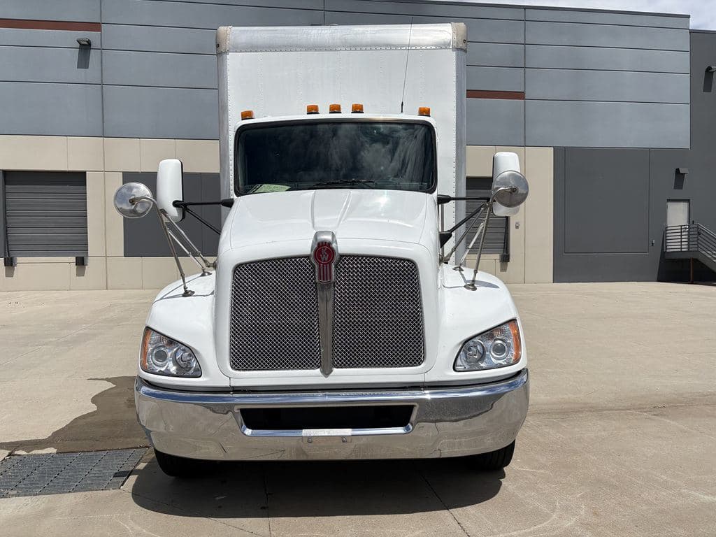 Used 2021 KENWORTH T270 image 18