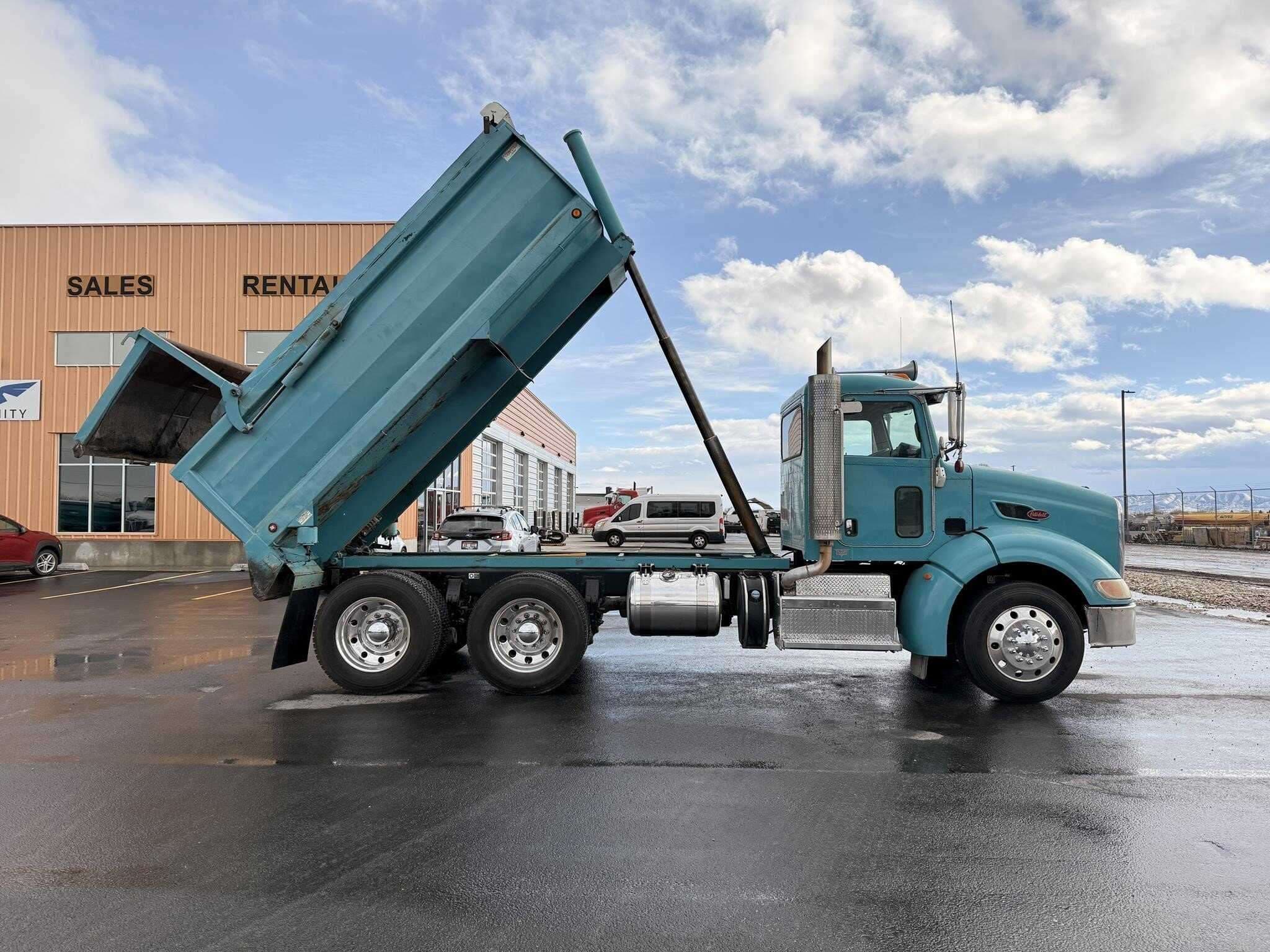 2013 Peterbilt 384 image 3