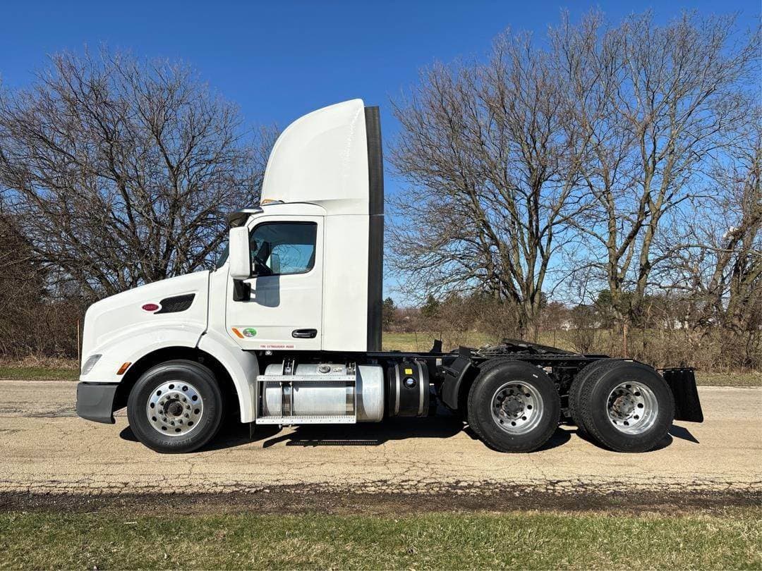 2020 Peterbilt 579 image 3