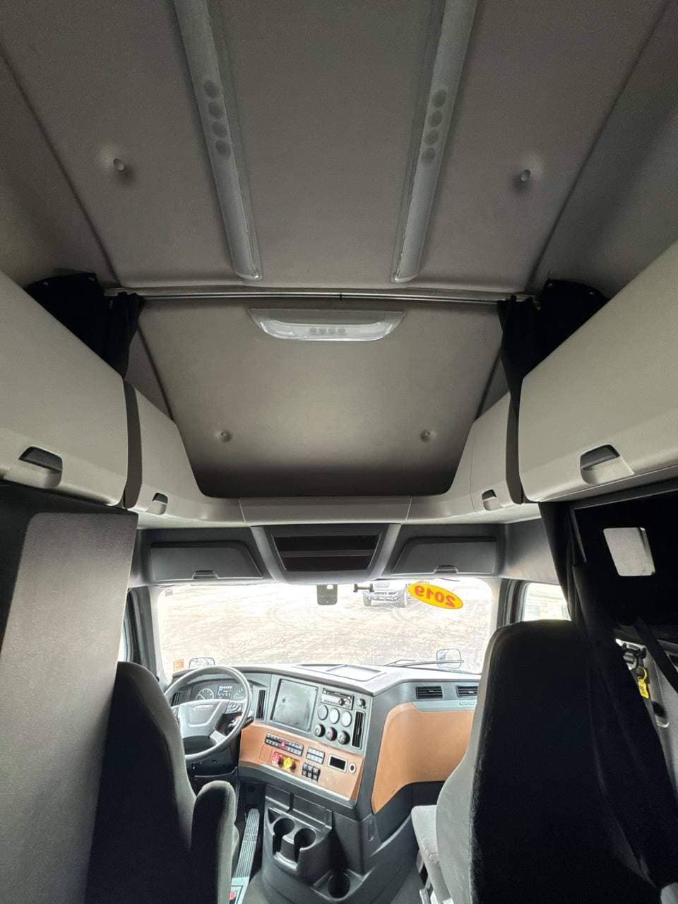 2019 Freightliner Cascadia image 17