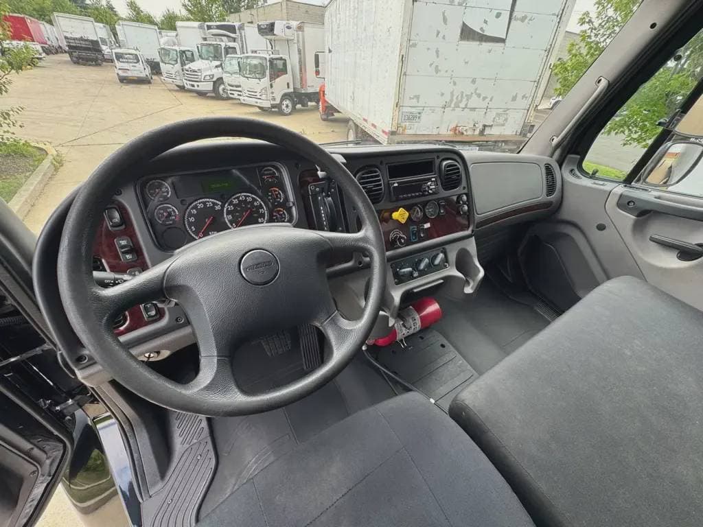 Used 2019 FREIGHTLINER Box Truck - Straight Truck, Van, Moving Van - BUSINESS CLASS M2 106 For Sale image 9