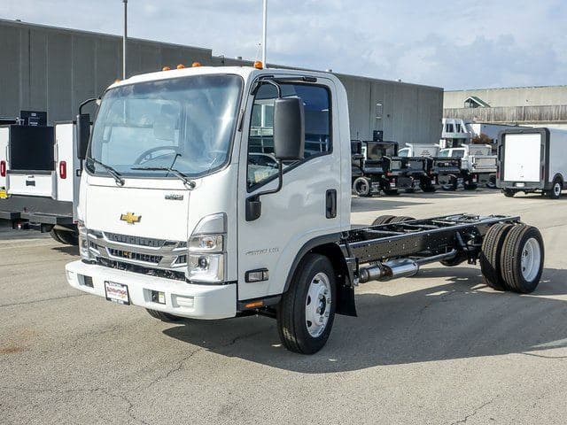 2025 Chevrolet 4500 HG LCF Gas Work Truck 150" Wheelbase Cab Chassis image 7