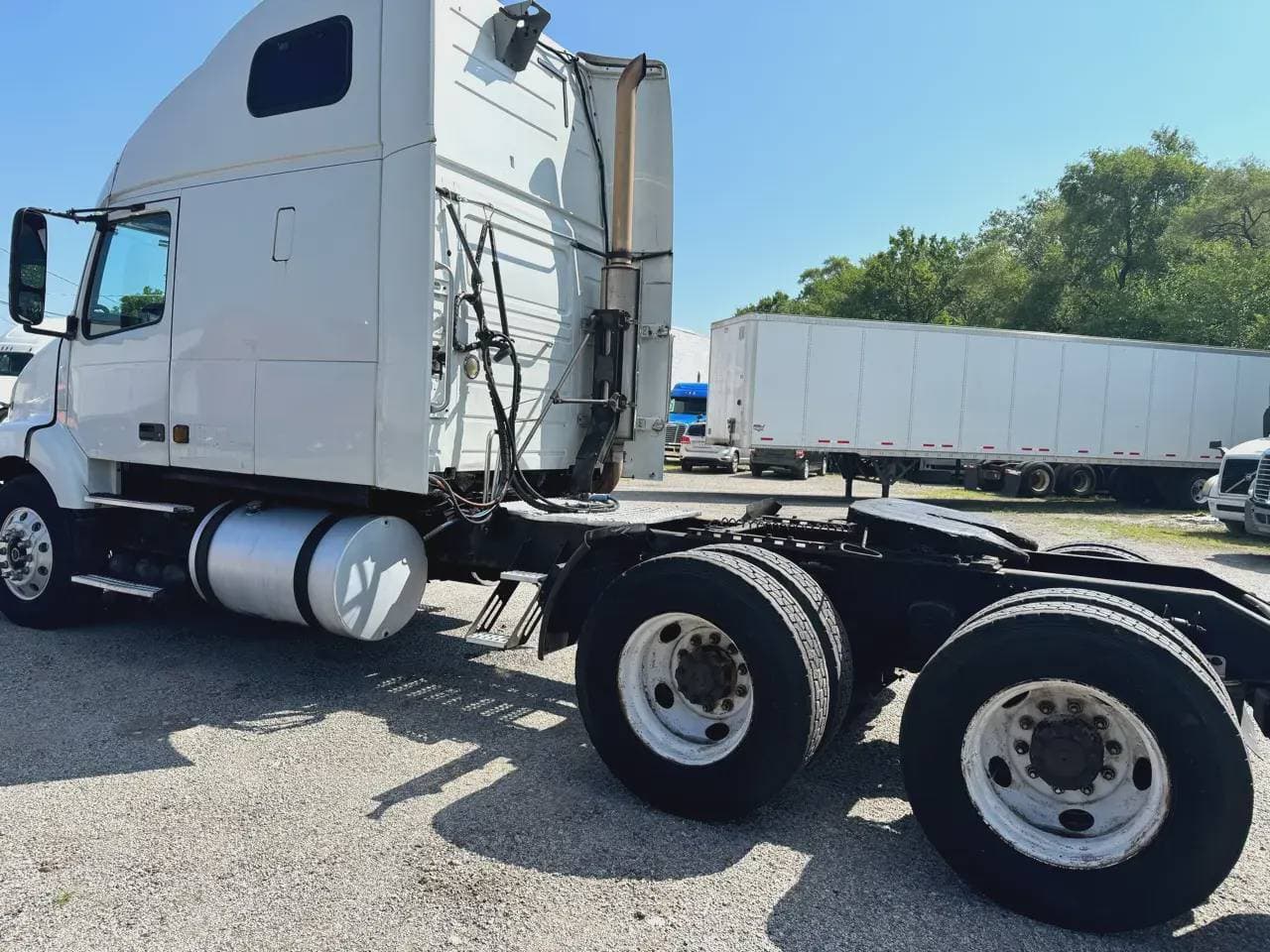 2003 Volvo VNL image 5