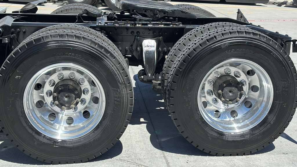 Used 2024 FREIGHTLINER PT126064ST image 13