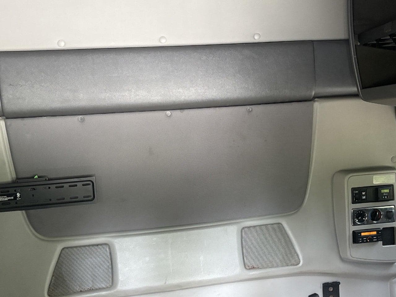 2018 International LT625 image 25