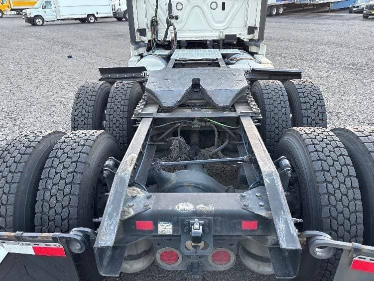 2019 Freightliner Cascadia 126 Day Cab Truck - 455HP, 12 Speed Automatic image 6