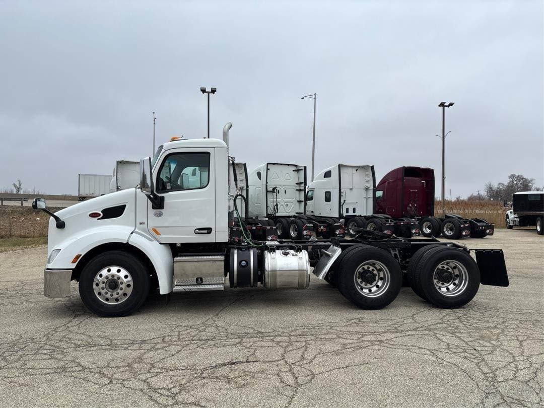 2020 Peterbilt 579 image 3