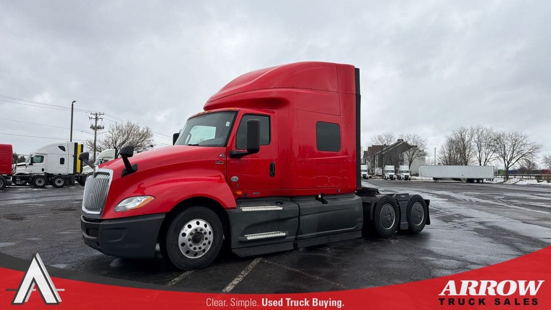 2021 International LT625 image 5