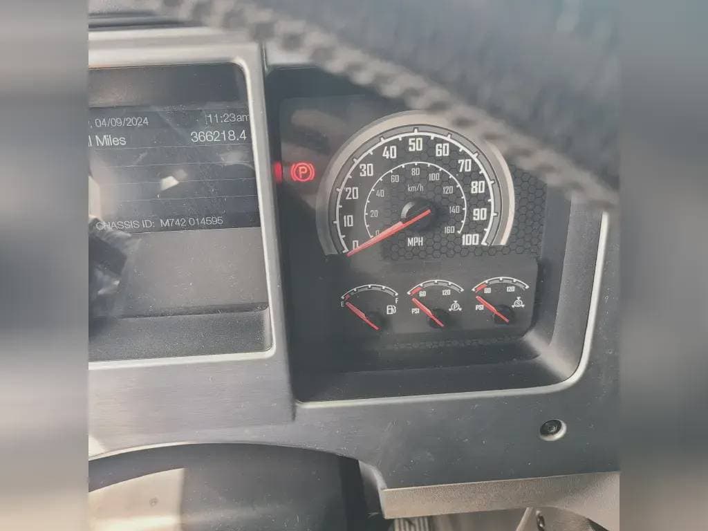 Used 2020 MACK Conventional - Sleeper Truck image 6