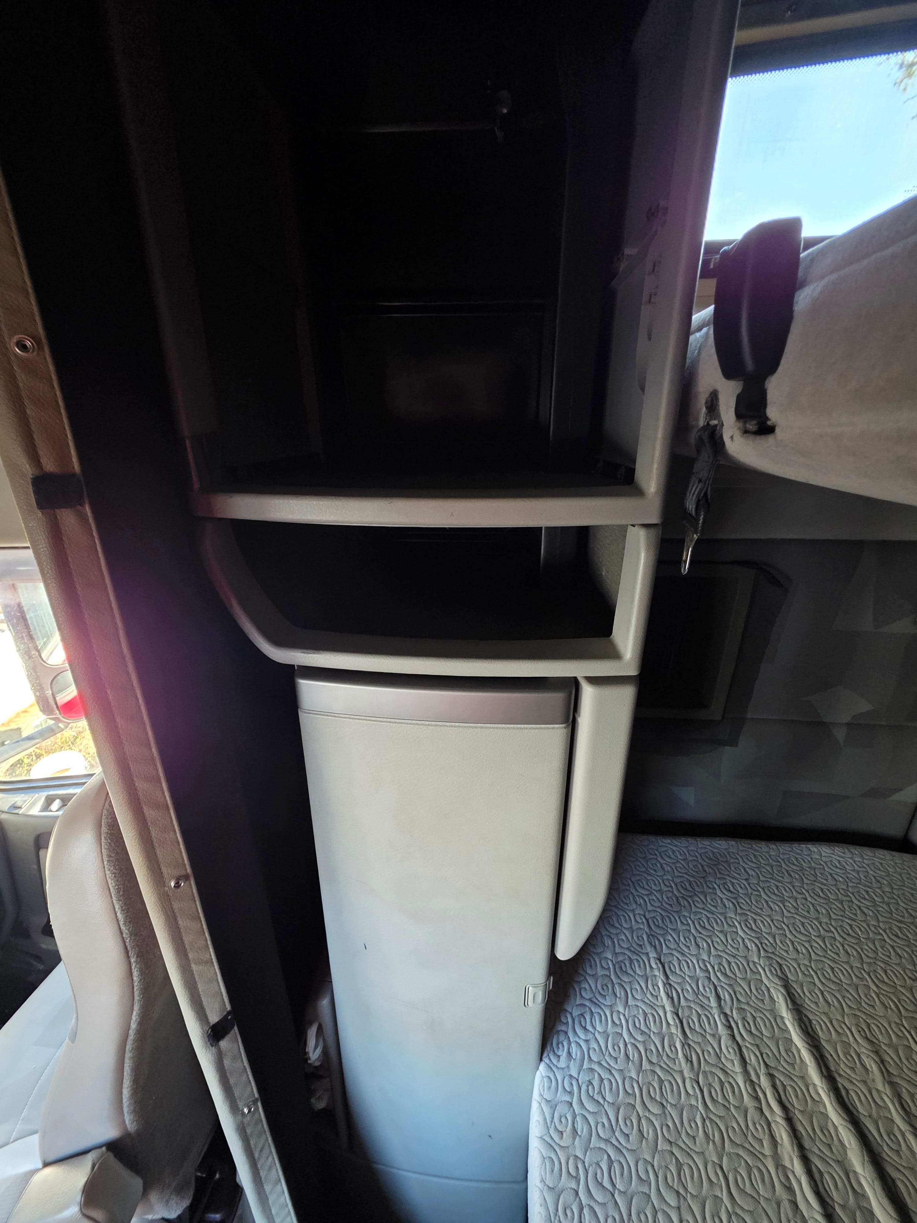 2005 Volvo VNL image 12