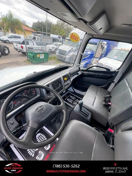 2020 Hino 268 image 16