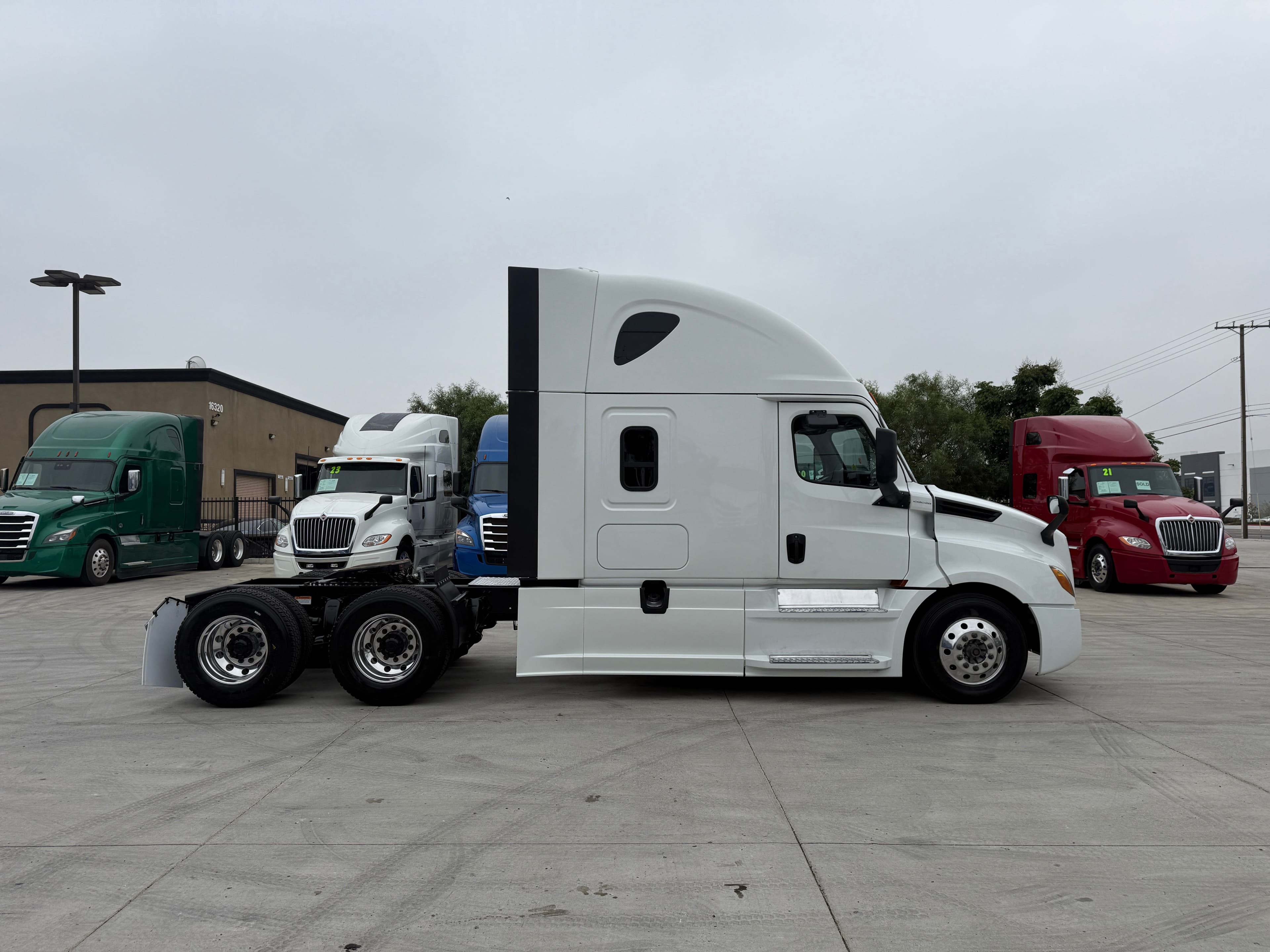 2019 Freightliner Cascadia 126 image 4