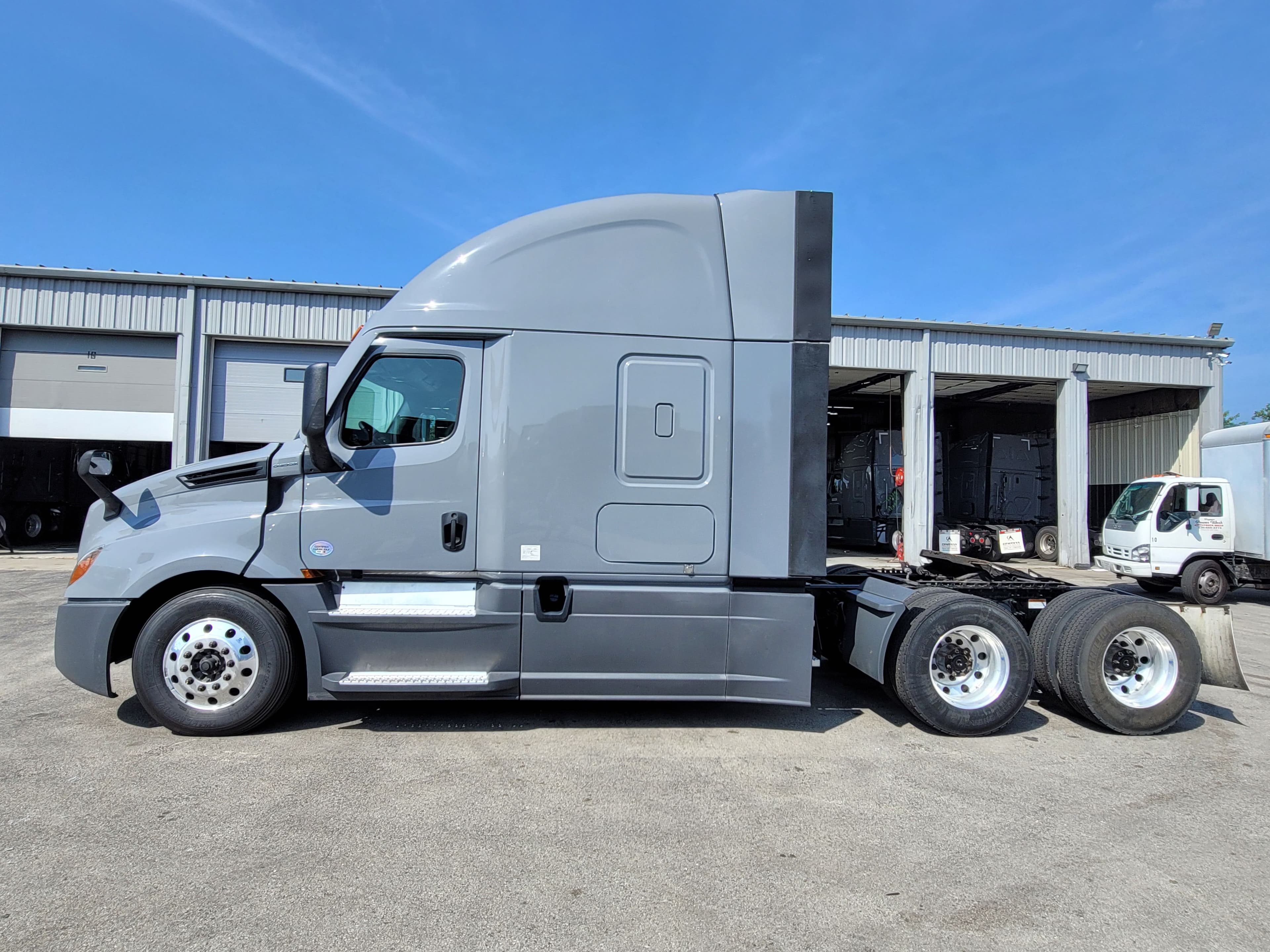2022 Freightliner Cascadia 126 image 2