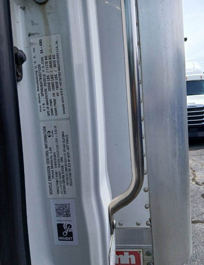 2019 Hino 268 image 16