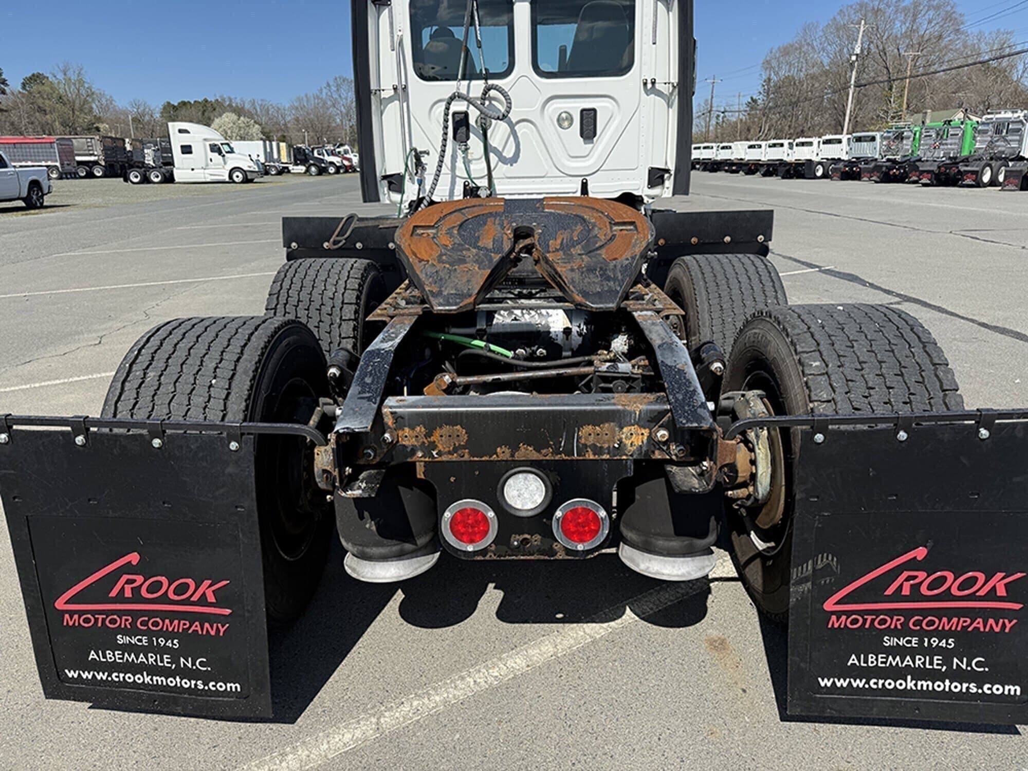 Used 2014 FREIGHTLINER Conventional - Day Cab - CASCADIA 113 For Sale image 4