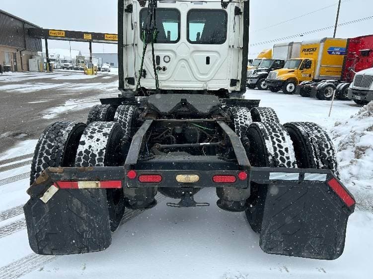 2019 Freightliner Cascadia 126 Day Cab Truck - 410HP, 10 Speed Manual image 6
