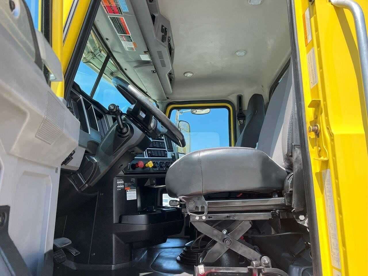 Used 2020 MACK PINNACLE Conventional - Day Cab image 7