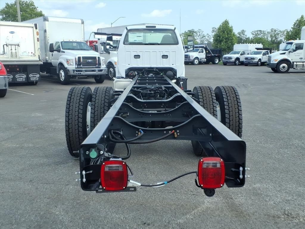 2027 Ford F750 SD image 7