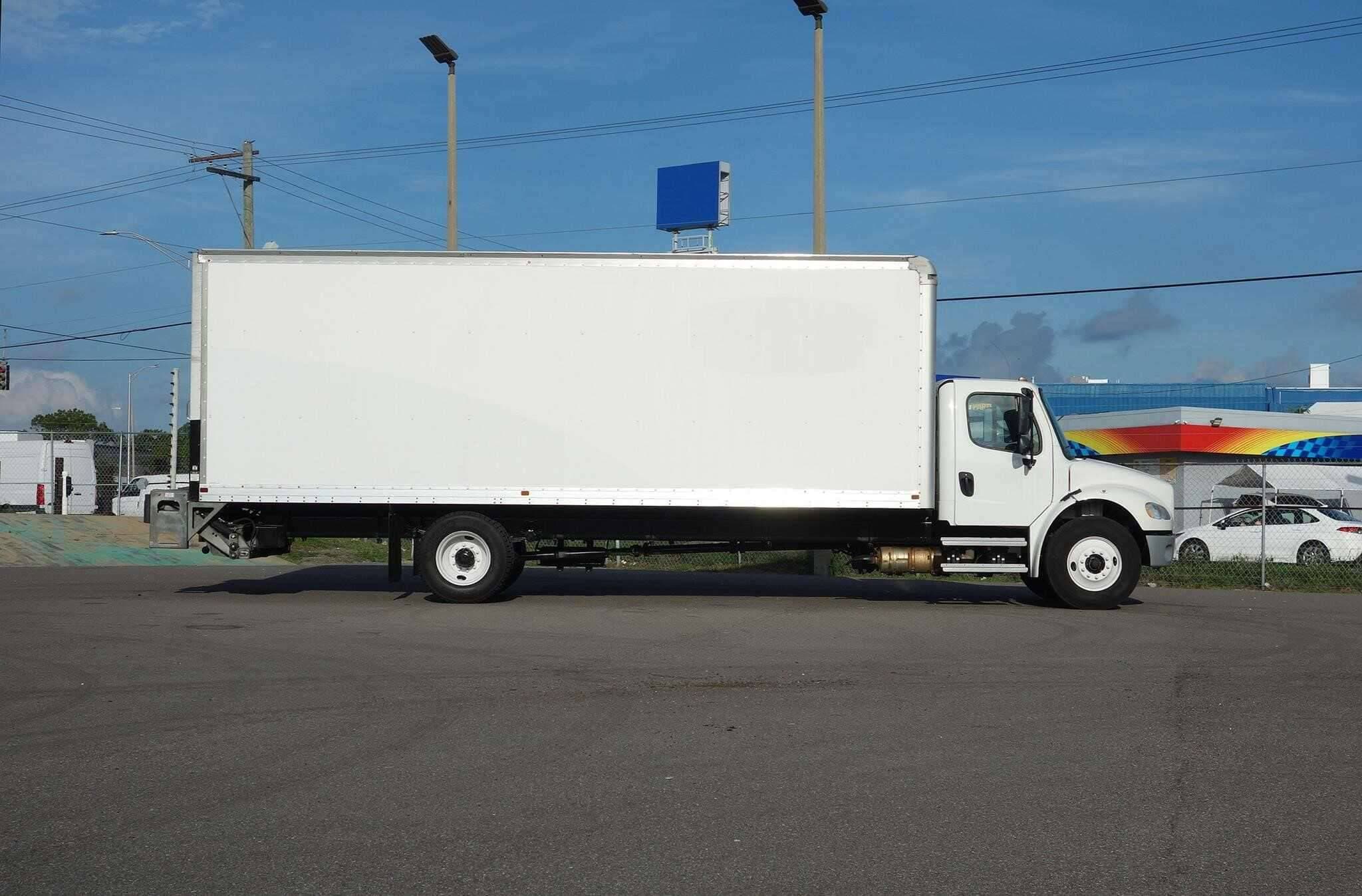 2021 Freightliner M2 image 1