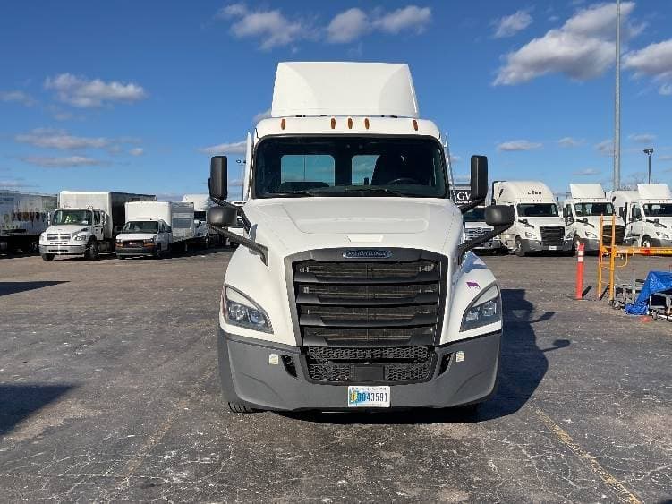 2021 Freightliner Cascadia image 11
