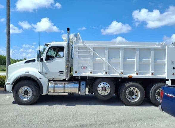 2025 Kenworth T880 image 3