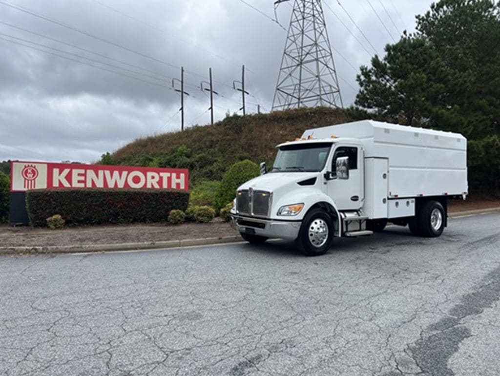 New 2026 KENWORTH T280 image 2