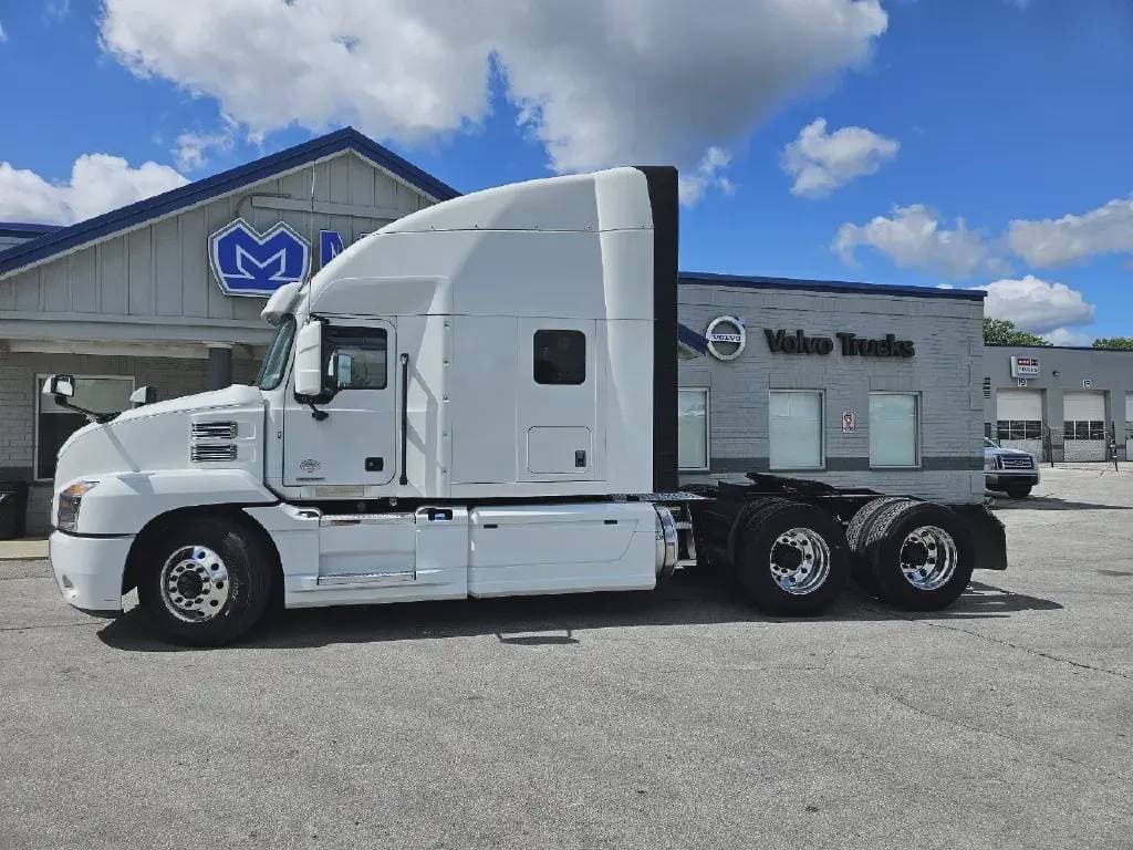 Used 2022 MACK Conventional - Sleeper Truck image 3