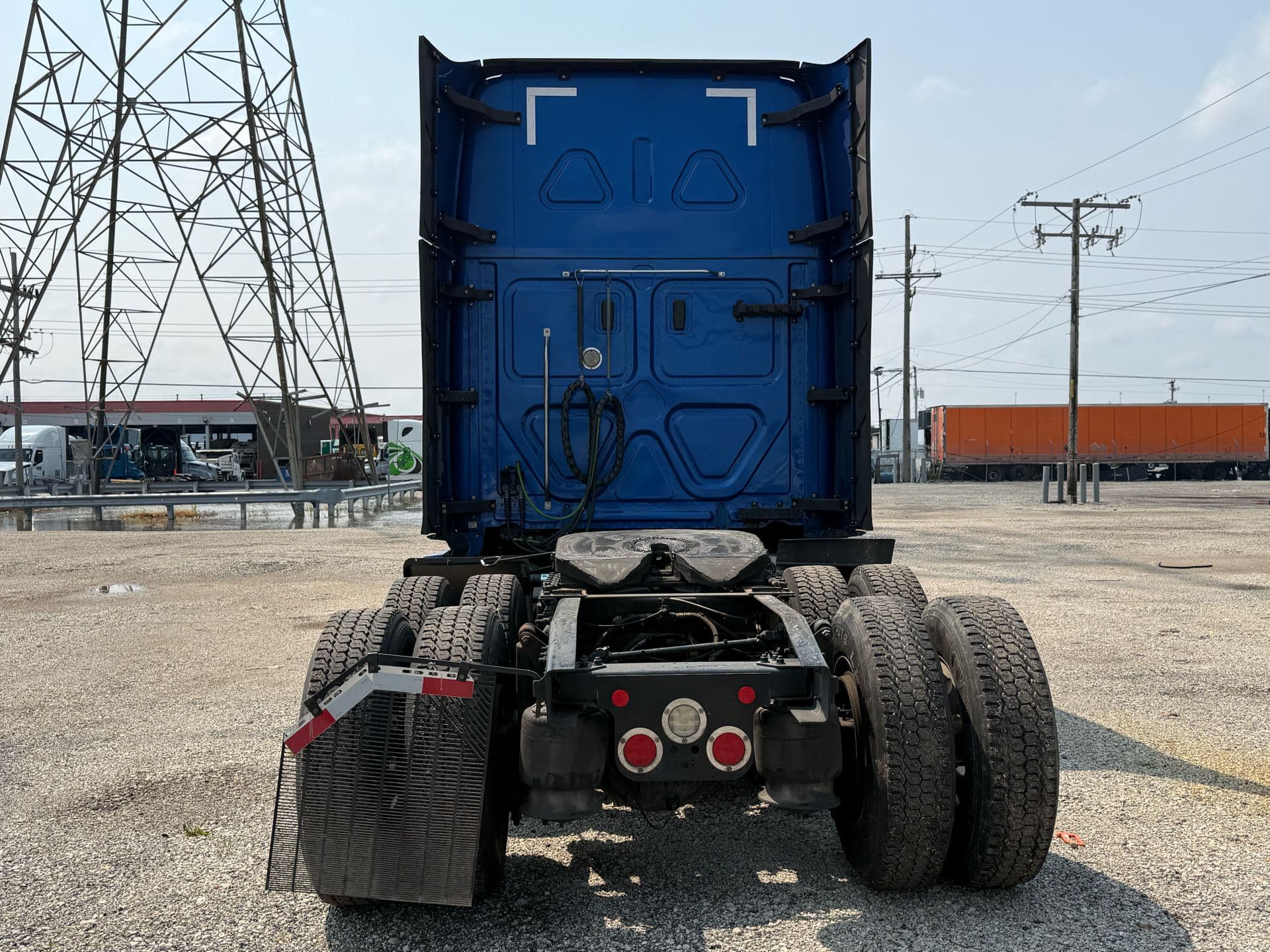 2022 Freightliner - 417k - 13k Hours - 455 HP image 6