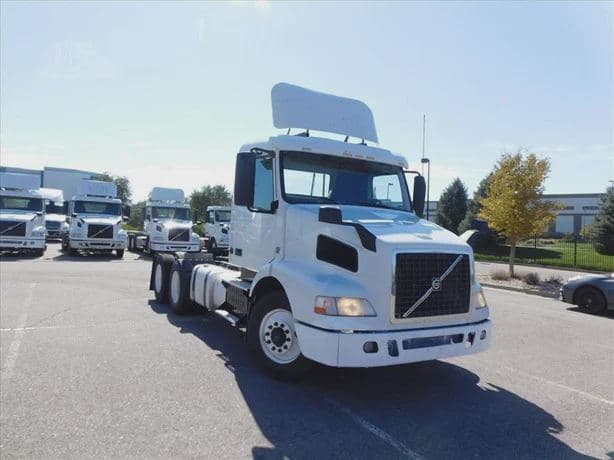 2017 Volvo VNM630
