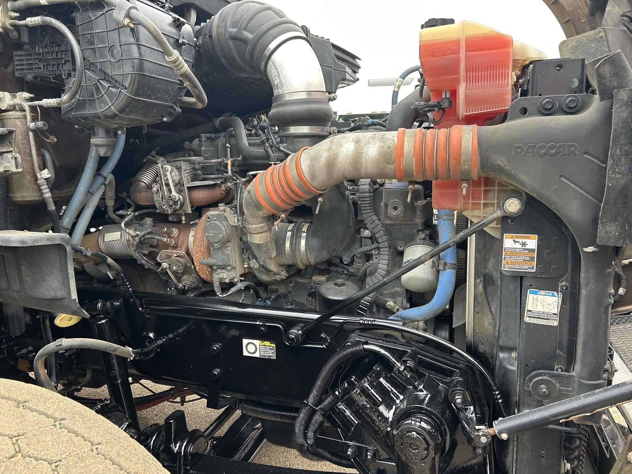 2016 Kenworth T880 image 13