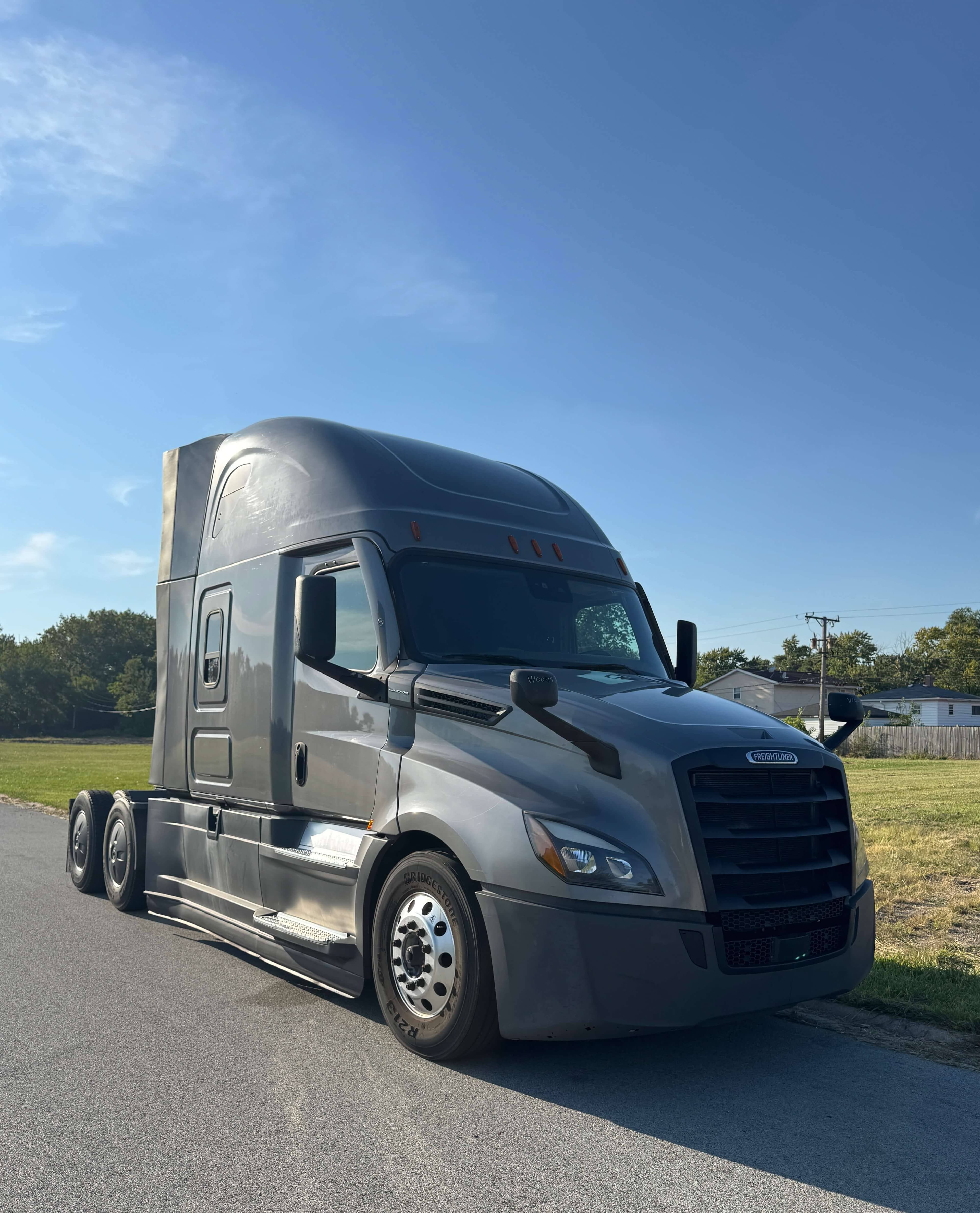 2021 Freightliner Cascadia 126 image 3