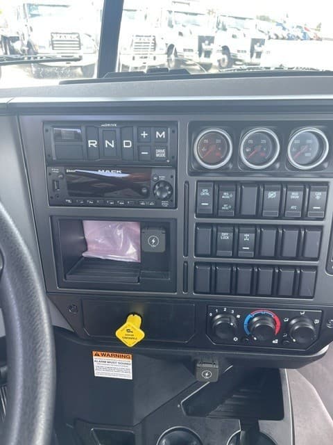 2027 Mack Granite image 6