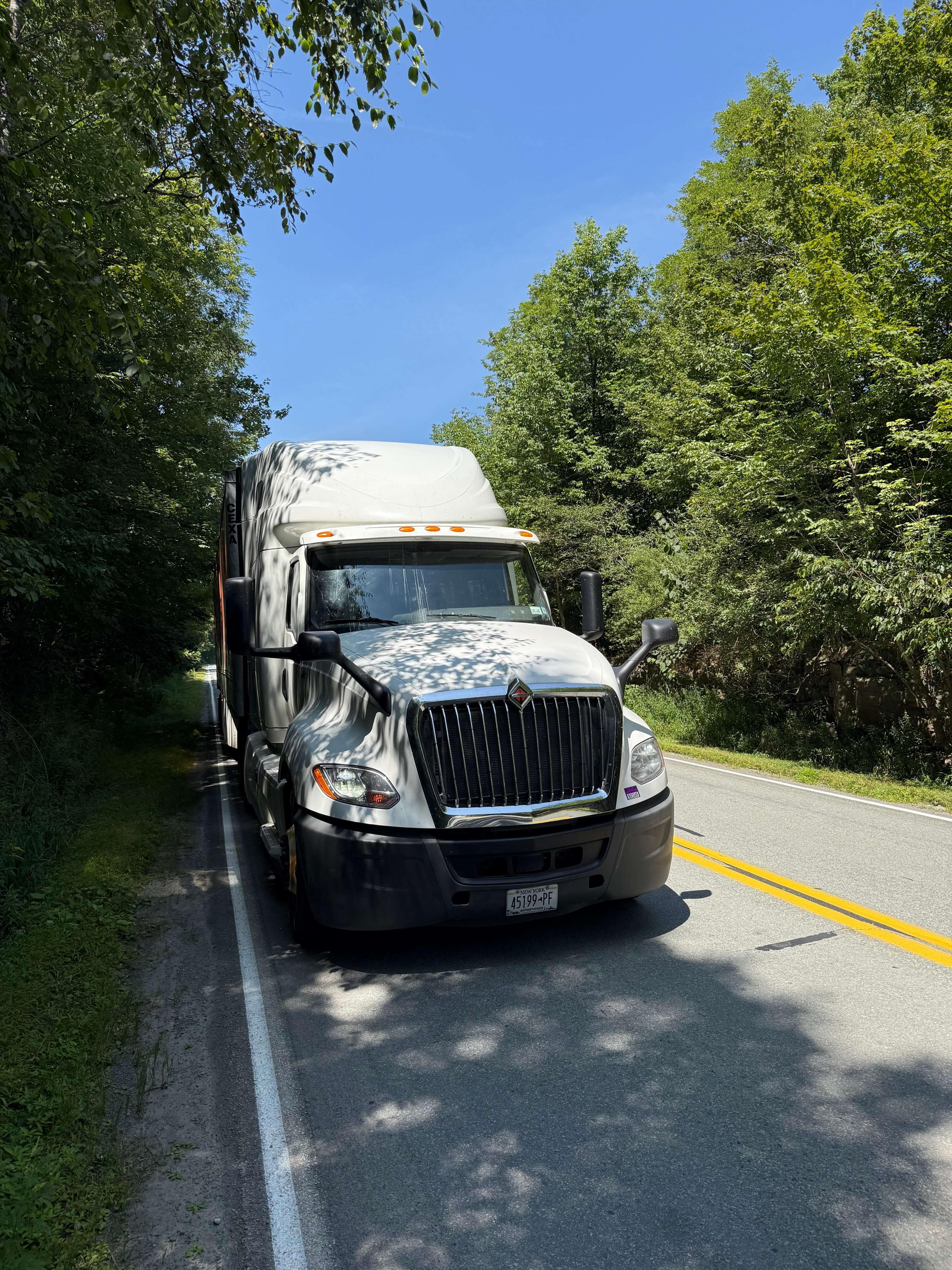 2019 International LT625 image 4