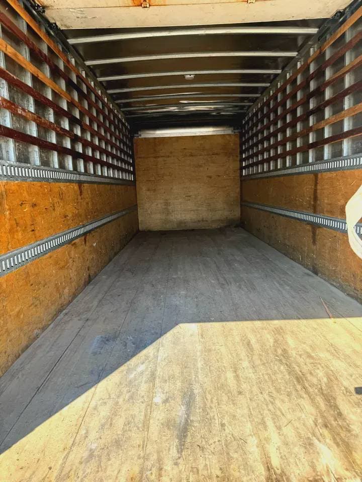 2017 Freightliner M2 image 9