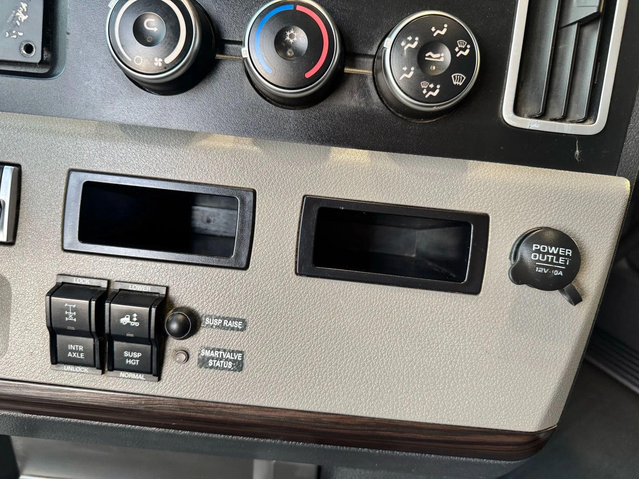 2020 Freightliner Cascadia image 26