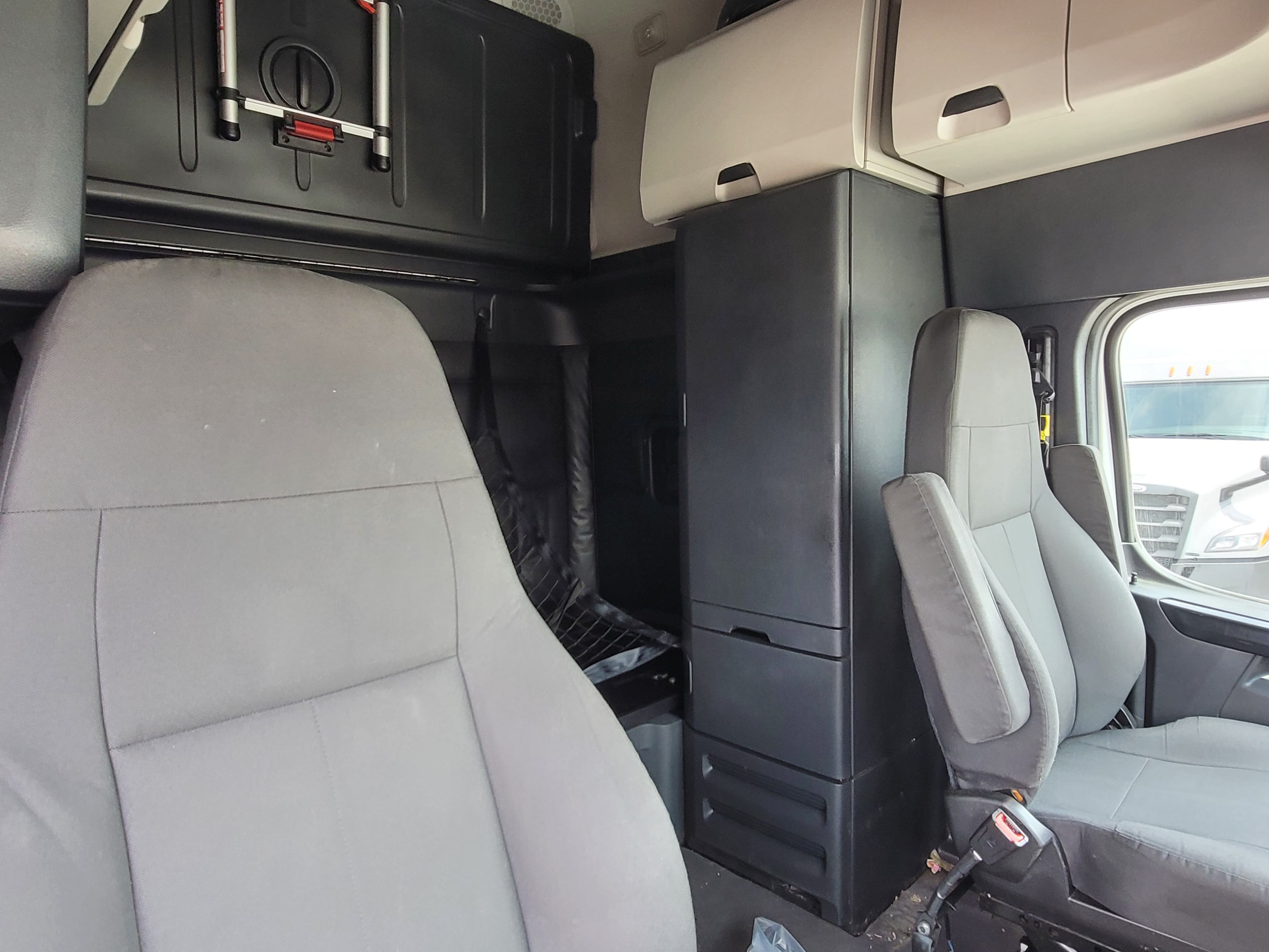 2023 Freightliner Cascadia 126 image 9