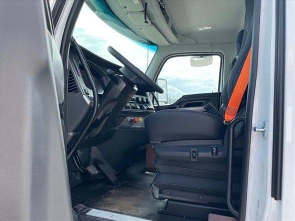 2025 Kenworth T880 image 13