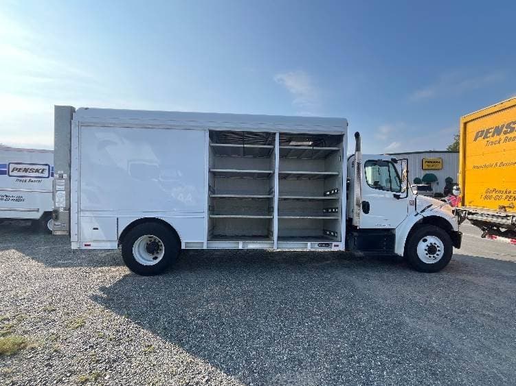 2021 Freightliner M2 image 4