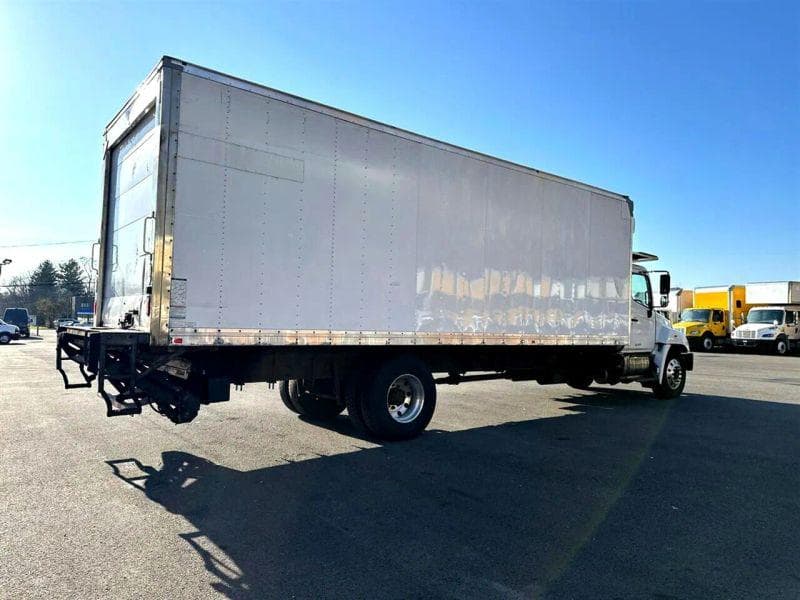 2018 Hino 268 image 5