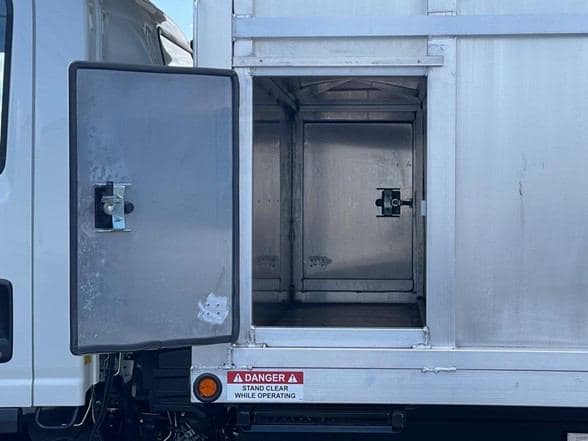 2024 Isuzu NRR image 5